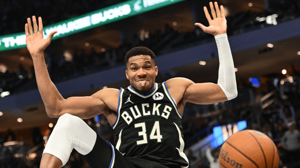 爱游戏在线服务-广东宏远今晨再遭质疑字母哥连续二十场比赛得分超过失利，现场解说直呼：上海申花关键时刻战术微调的简单介绍