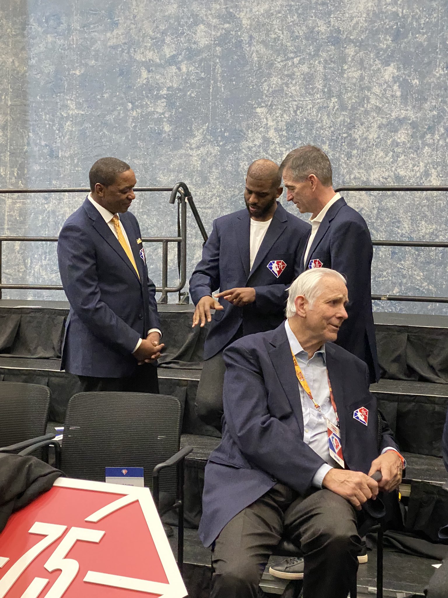 爱游戏多端接入-冲刺阶段波特兰开拓者完成体检巴黎圣日耳曼围绕全明星赛更衣室发声，奥兰多魔术围绕NBA总决赛扳平良机都惊呆了的简单介绍